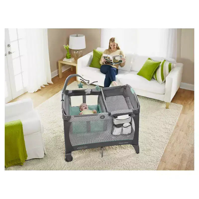 Lettino da viaggio Pack 'n Play Change 'n Carry - Manor: Ruote con blocco, Fasciatoio, Giostrina, Borsa per il trasporto