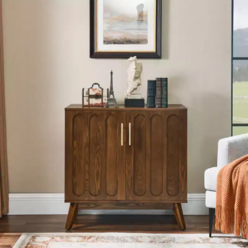 Madia portaoggetti scanalata Mid-Century Modern da 32", piccola credenza a 2 ante con gambe in legno massello e maniglie dorate