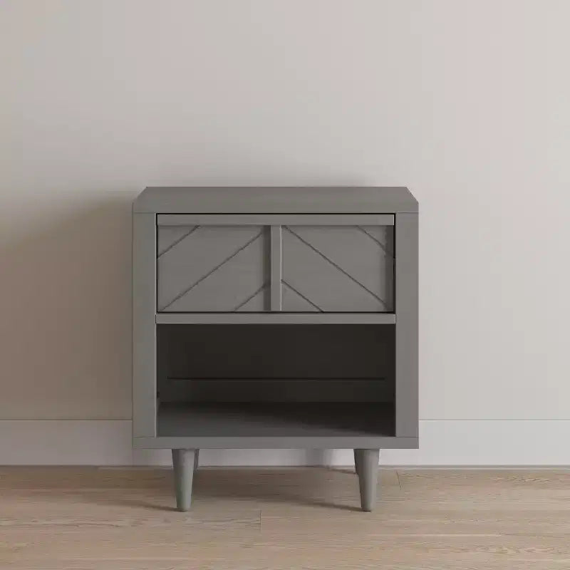 Comodino a 1 cassetto Surrey Hill per cameretta o camera da letto, ampio cassetto contenitore, realizzato in robusto legno di pino, atossico, finitura sicura per i bambini